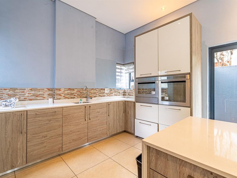 House For Sale in Waterfall Country Village, Midrand - Photo 7