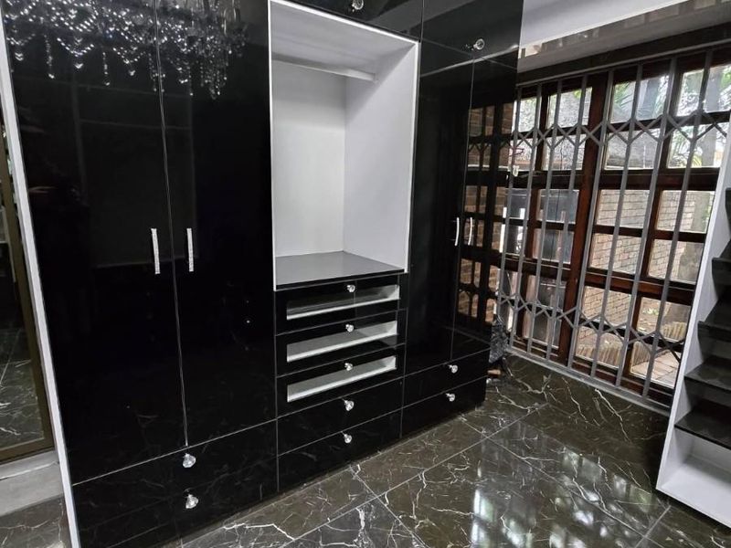 SPACIOUS FAMILY HOME TO RENT IN SUNWARD PARK - Photo 3