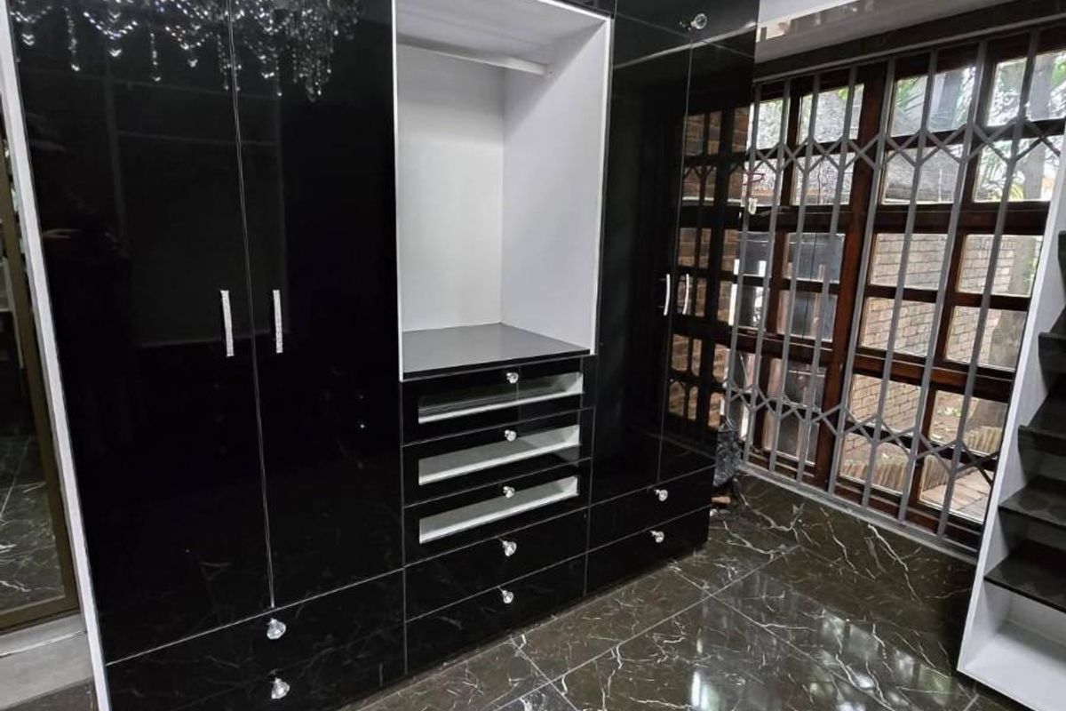 SPACIOUS FAMILY HOME TO RENT IN SUNWARD PARK - Photo 3