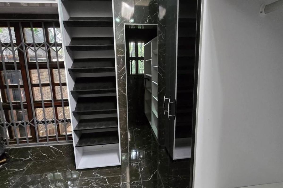 SPACIOUS FAMILY HOME TO RENT IN SUNWARD PARK - Photo 2