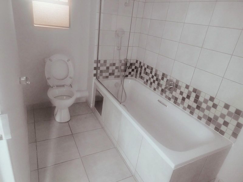 Beautiful and Convenient Bachelor Apartment Available to Rent - Photo 10