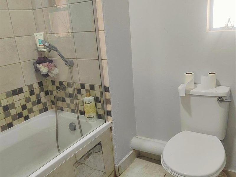 Beautiful and Convenient Bachelor Apartment Available to Rent - Photo 9