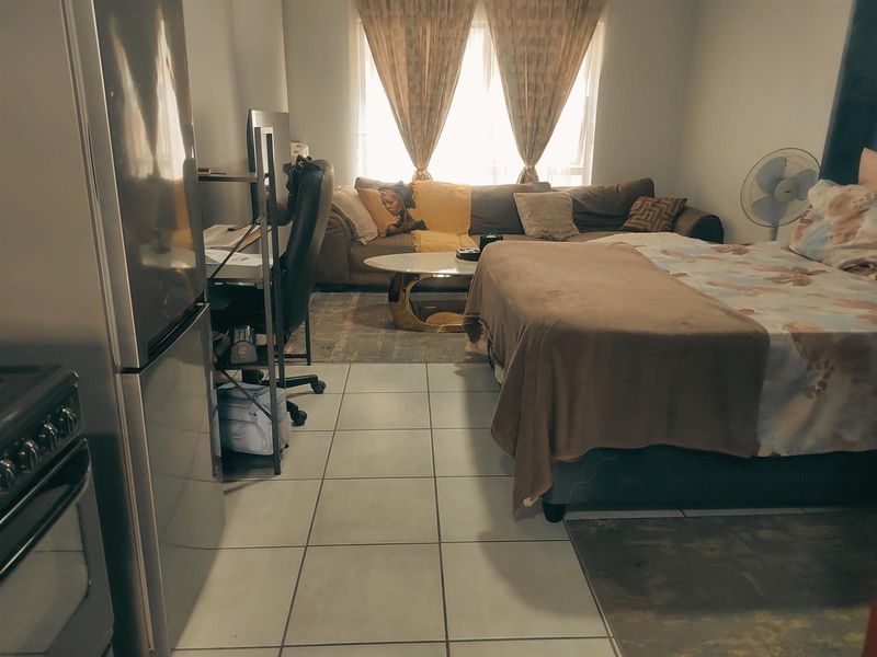 Beautiful and Convenient Bachelor Apartment Available to Rent - Photo 6