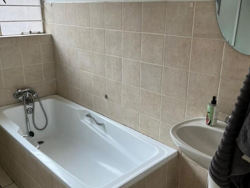 Modern 2-Bedroom Apartment To Rent in Parkrand - Photo 4