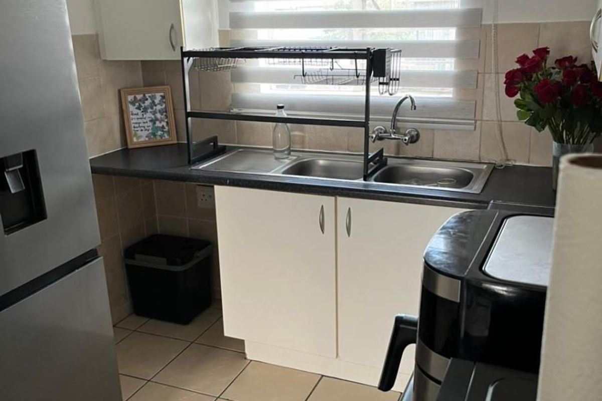 Modern 2-Bedroom Apartment To Rent in Parkrand - Photo 2