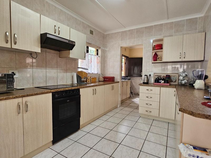 Coastal Convenience Meets Comfortable Living in Margate - Photo 6