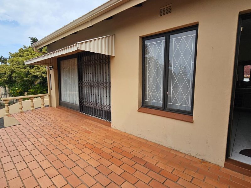 Coastal Convenience Meets Comfortable Living in Margate - Photo 2