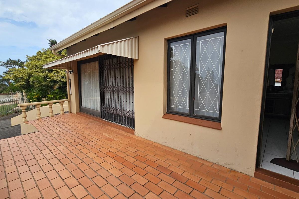 Coastal Convenience Meets Comfortable Living in Margate - Photo 2
