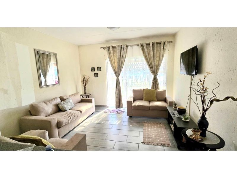 Apartment For Sale in Greenstone Hill, Edenvale - Photo 2