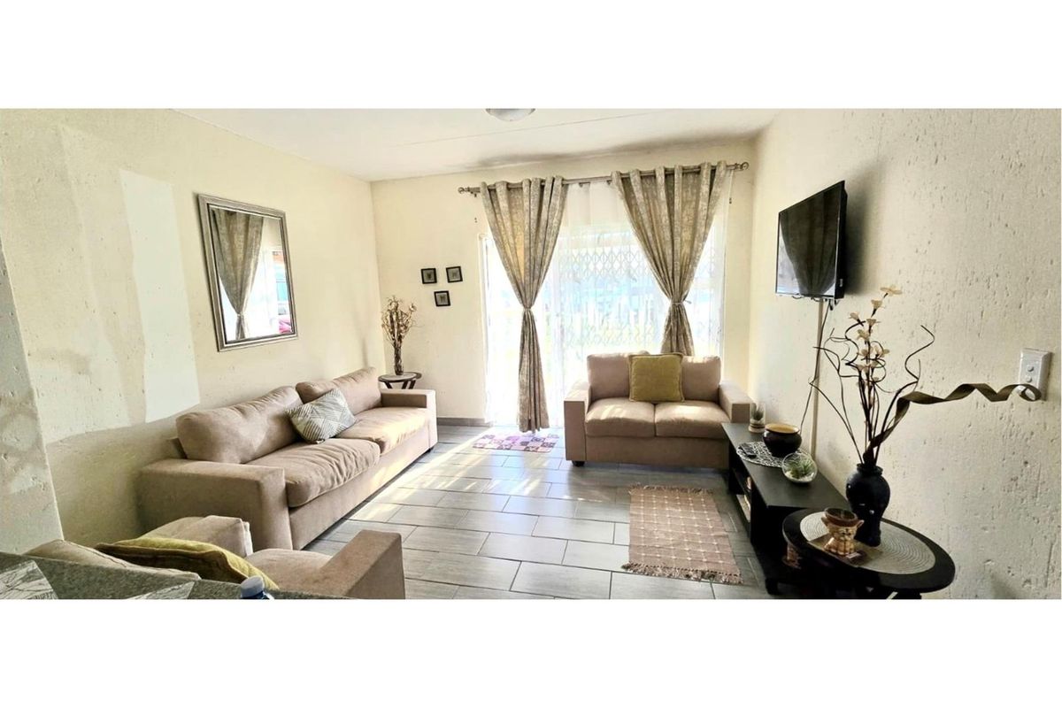 Apartment For Sale in Greenstone Hill, Edenvale - Photo 2