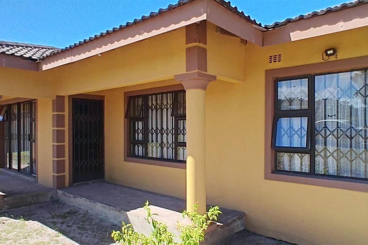 5 Bedroom House for Sale in Mandlazini, Richards Bay, KwaZulu Natal - Photo 3