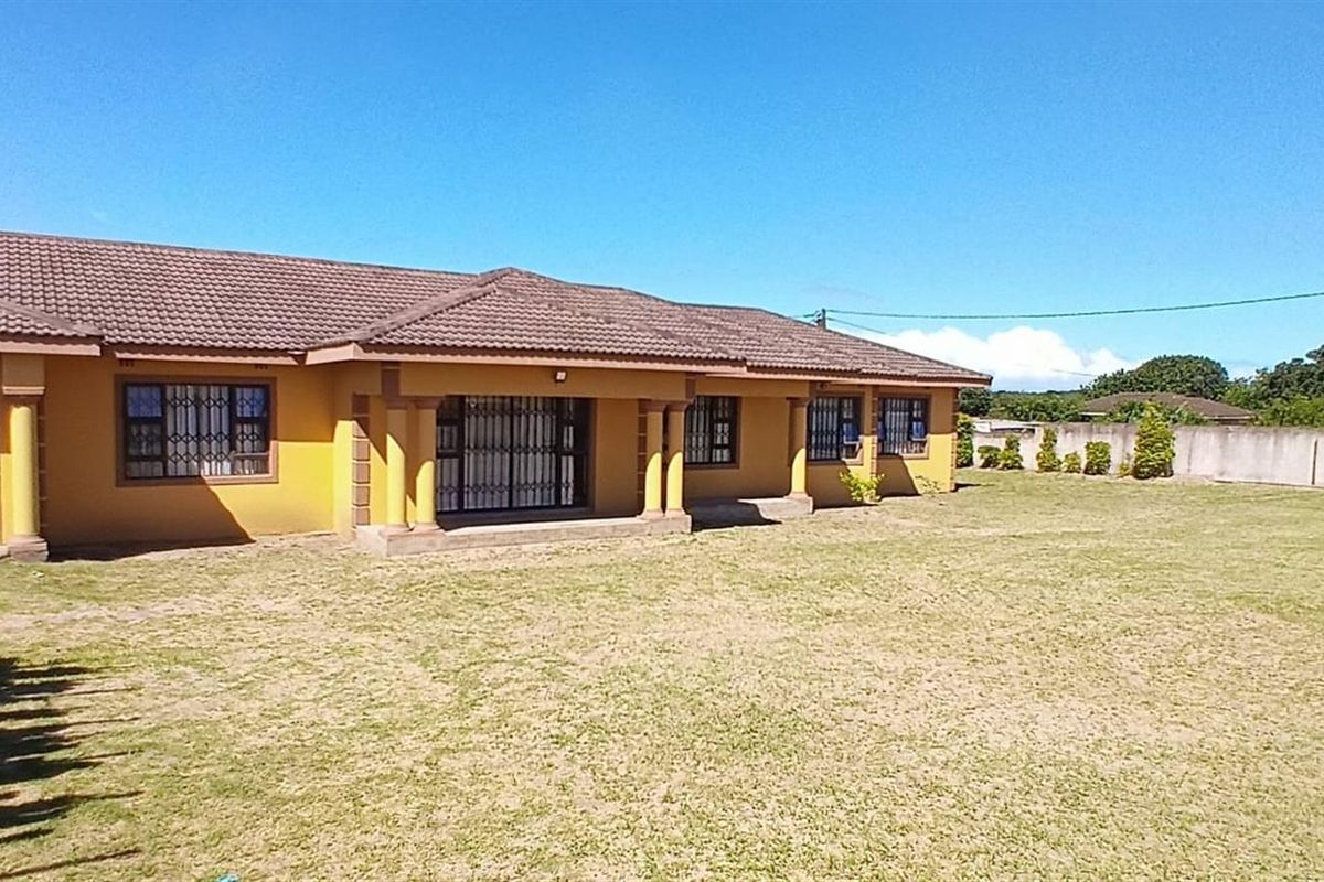 5 Bedroom House for Sale in Mandlazini, Richards Bay, KwaZulu Natal - Photo 2