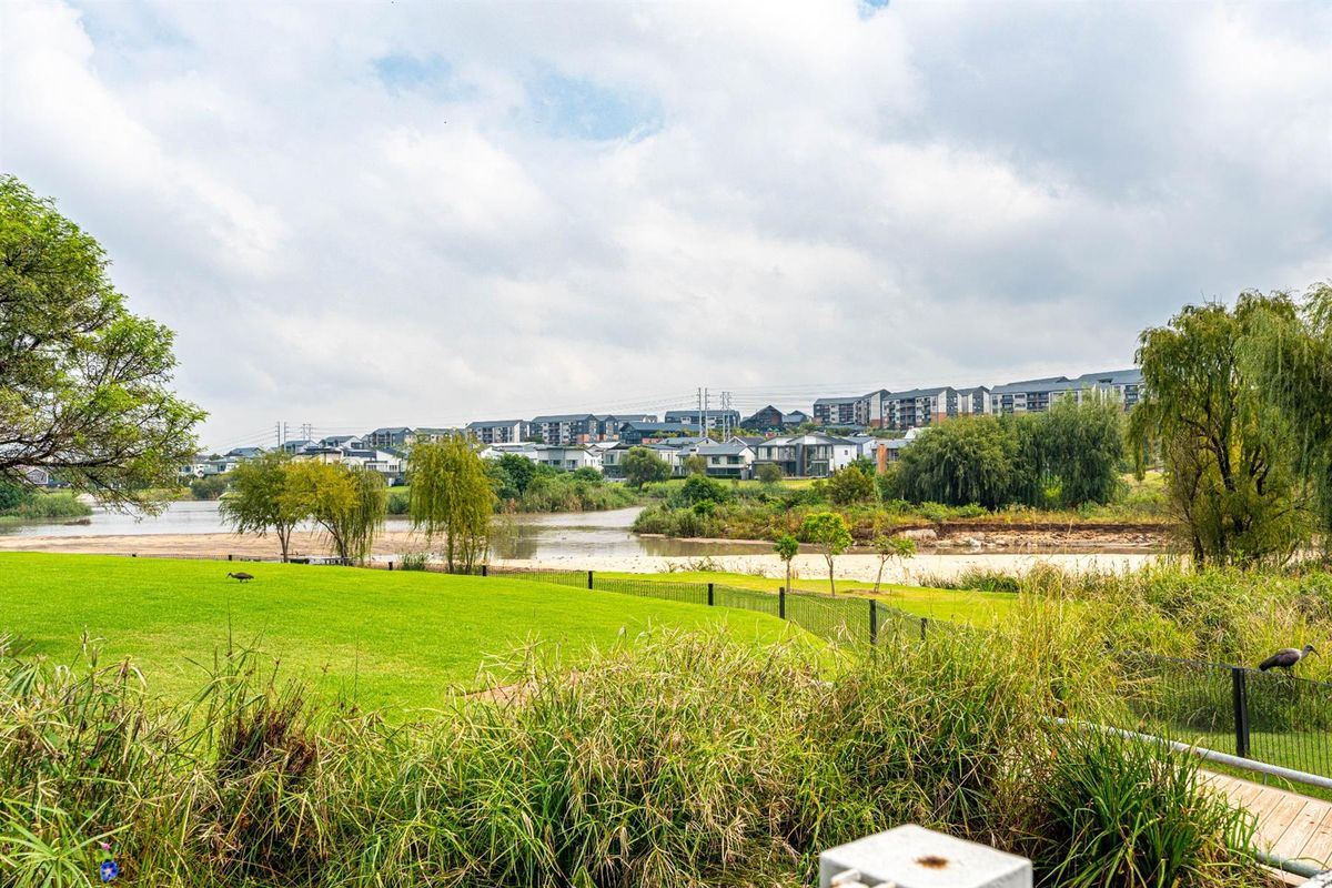 House To Rent in Waterfall Country Village, Midrand - Photo 2