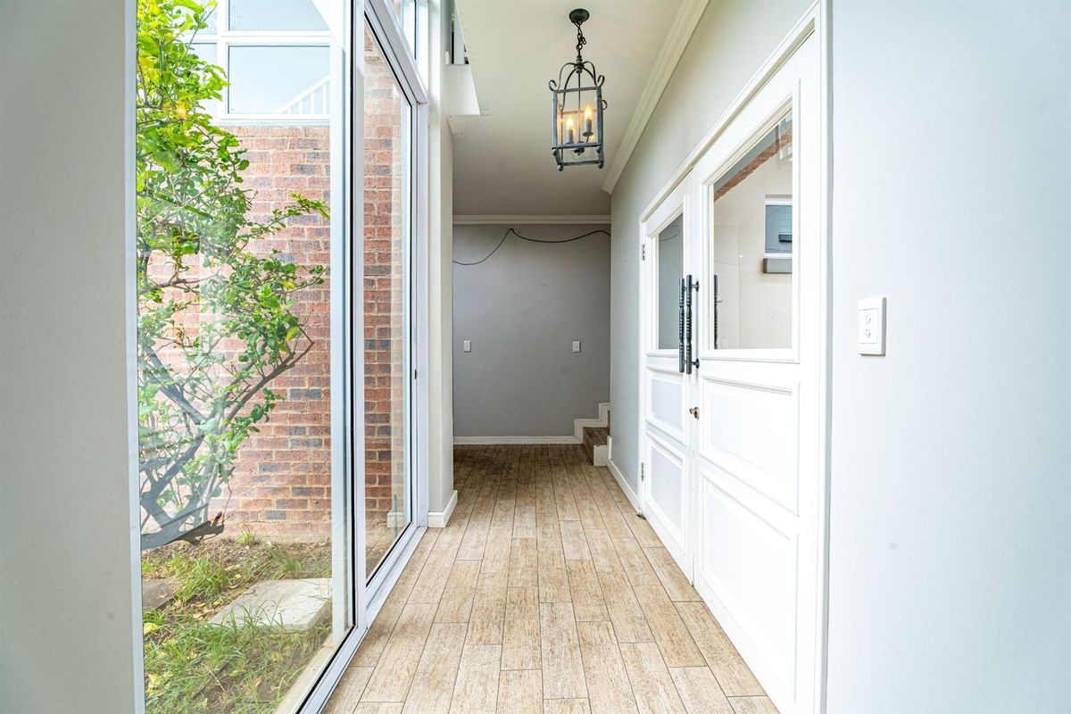 House To Rent in Waterfall Country Village, Midrand - Photo 4