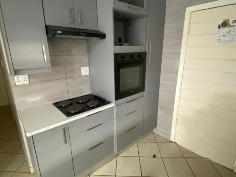 3 Bedroom House to Rent in Glenway Estate, Pretoria - Photo 6