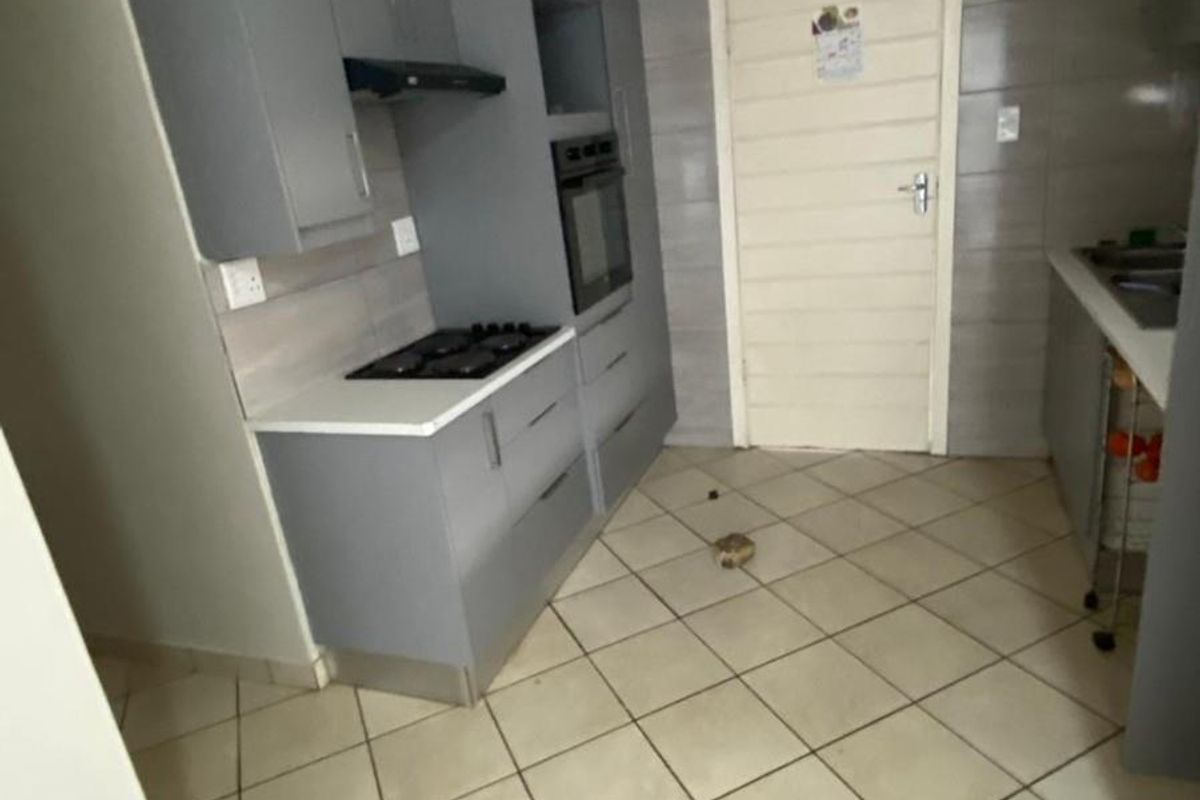 3 Bedroom House to Rent in Glenway Estate, Pretoria - Photo 4