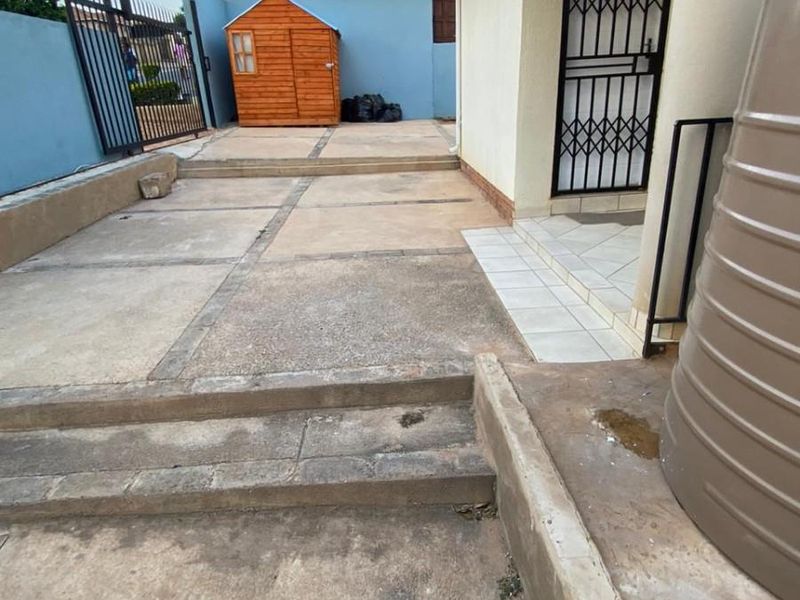 3 Bedroom House to Rent in Glenway Estate, Pretoria - Photo 3