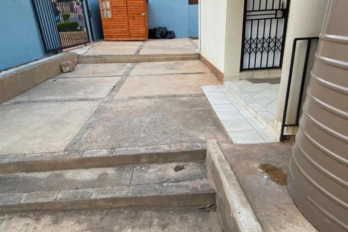 3 Bedroom House to Rent in Glenway Estate, Pretoria - Photo 3