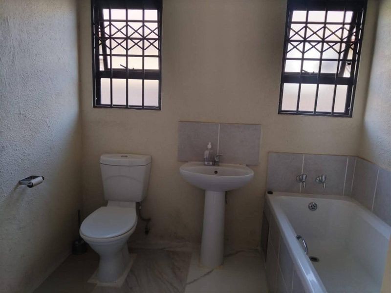 MODERN 3 bedroom house available for rental immediately - Photo 7