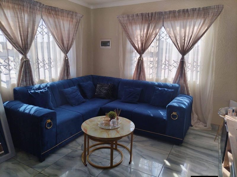 MODERN 3 bedroom house available for rental immediately - Photo 3