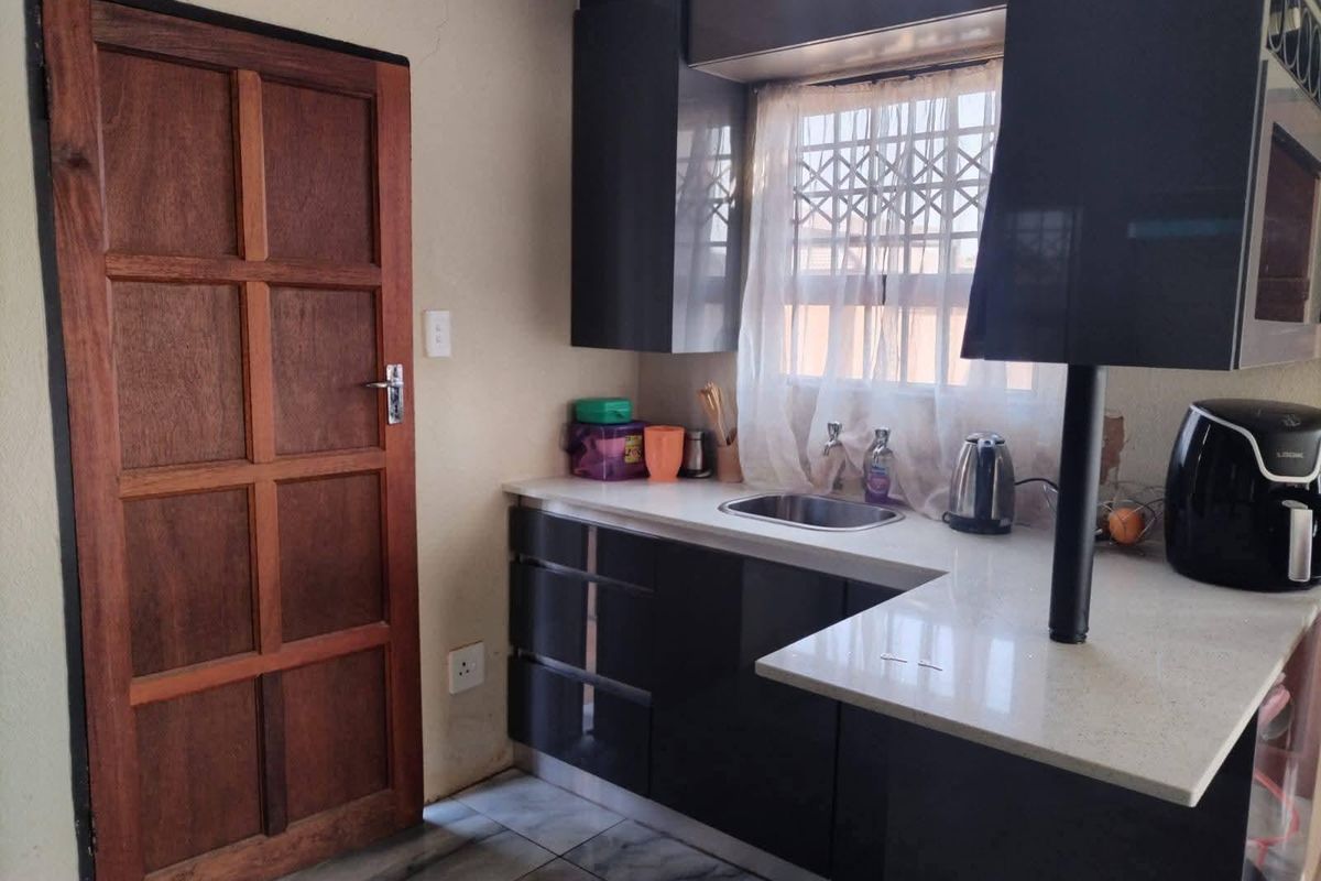 MODERN 3 bedroom house available for rental immediately - Photo 4