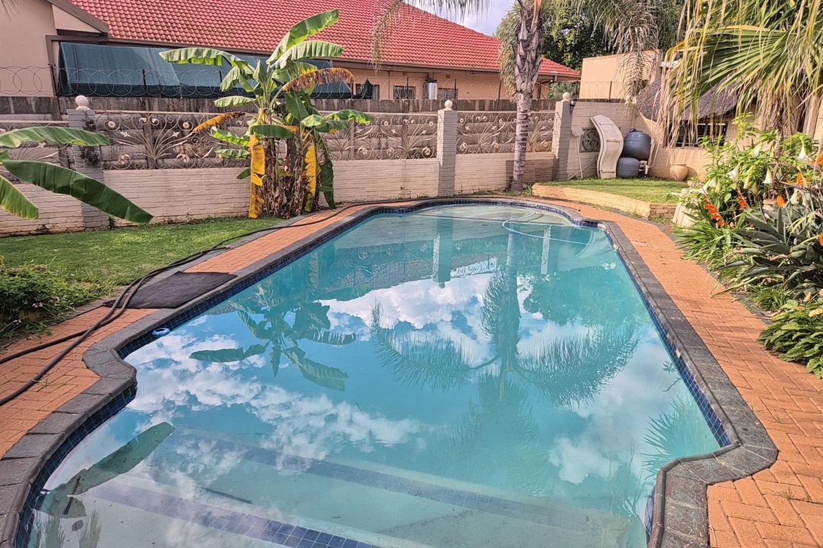 House For Sale in Baillie Park, Potchefstroom, North West - Photo 2