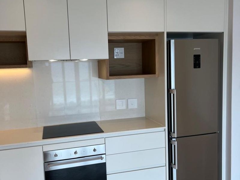 WHERE RESIDENCIAL COMFORT MEETS RETAIL CONVENIENCE - Photo 7