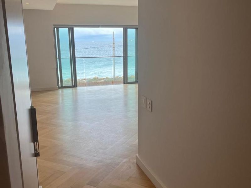 WHERE RESIDENCIAL COMFORT MEETS RETAIL CONVENIENCE - Photo 3