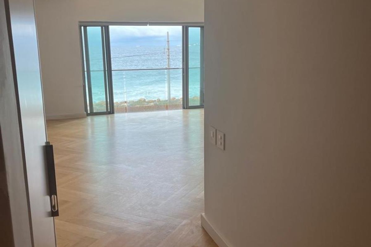 WHERE RESIDENCIAL COMFORT MEETS RETAIL CONVENIENCE - Photo 3
