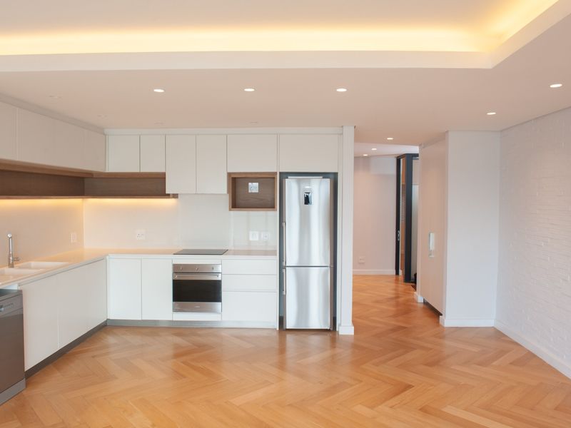 WHERE SEA VIEWS AND RESIDENTIAL COMFORT MEET RETAIL CONVENIENCE - Photo 8