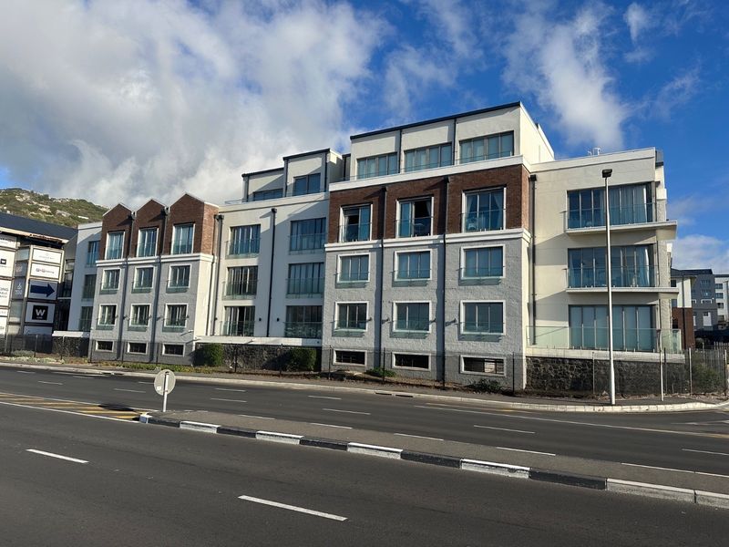 WHERE SEA VIEWS AND RESIDENTIAL COMFORT MEET RETAIL CONVENIENCE - Photo 4