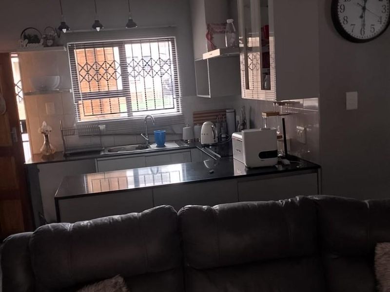 Two Bedroom Apartment For Sale in Groblerpark, Roodepoort - Photo 2