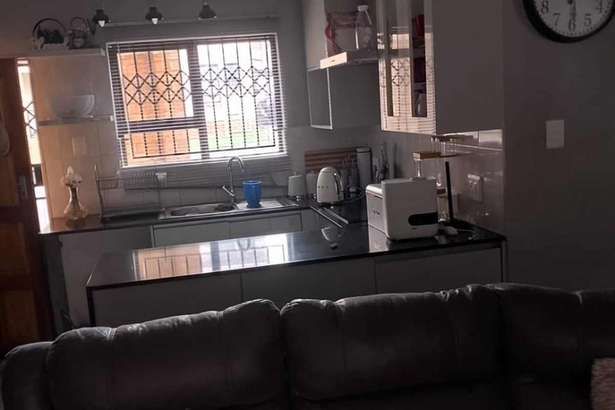 Two Bedroom Apartment For Sale in Groblerpark, Roodepoort - Photo 2