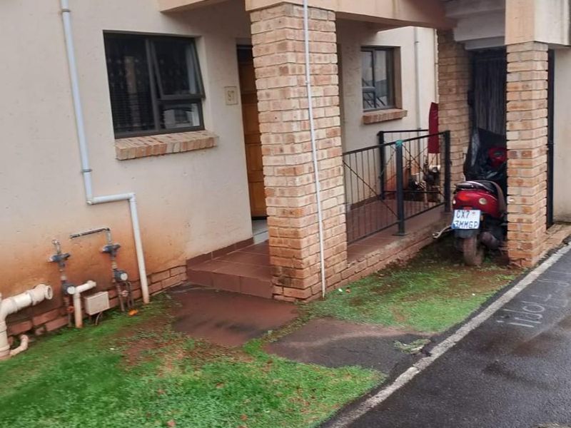 Two Bedroom Apartment For Sale in Groblerpark, Roodepoort - Photo 4