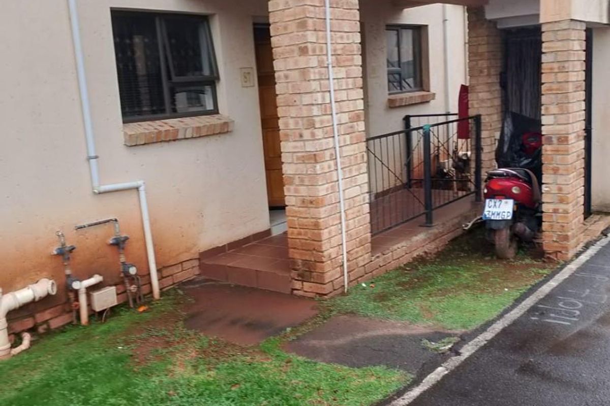 Two Bedroom Apartment For Sale in Groblerpark, Roodepoort - Photo 4