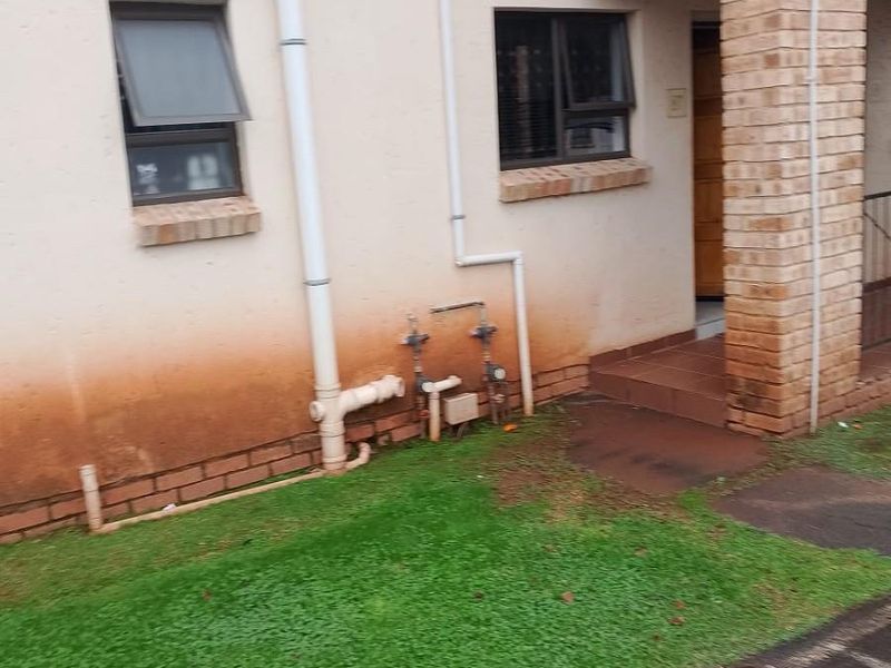 Two Bedroom Apartment For Sale in Groblerpark, Roodepoort - Photo 3