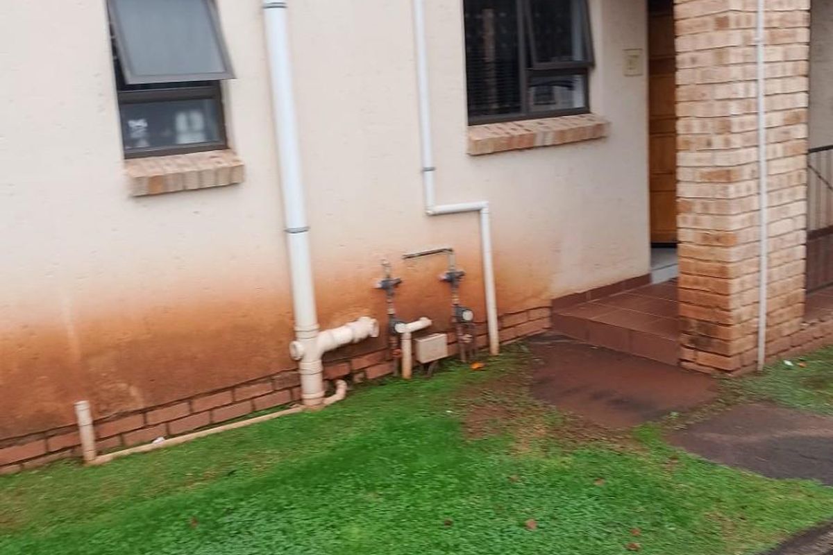 Two Bedroom Apartment For Sale in Groblerpark, Roodepoort - Photo 3