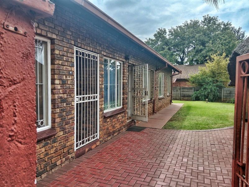 House For Sale in East Lynne, Pretoria. Prime Investment - Photo 4