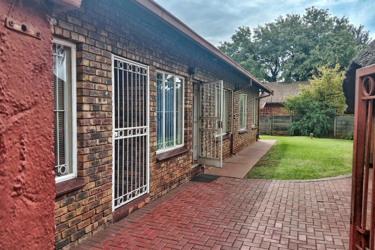 House For Sale in East Lynne, Pretoria. Prime Investment - Photo 4