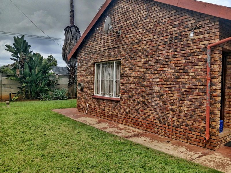 House For Sale in East Lynne, Pretoria. Prime Investment - Photo 6