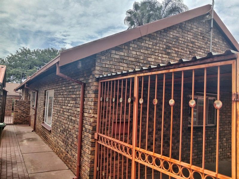 House For Sale in East Lynne, Pretoria. Prime Investment - Photo 5