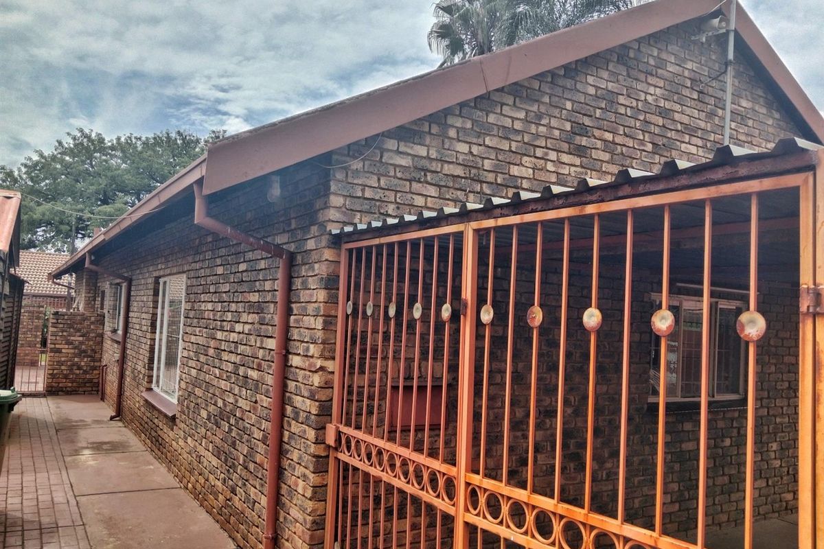 House For Sale in East Lynne, Pretoria. Prime Investment - Photo 5