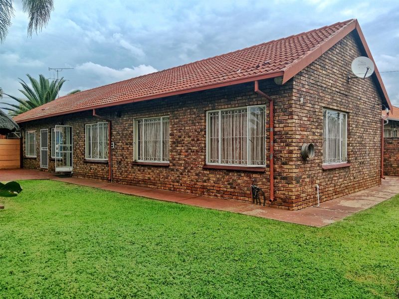 House For Sale in East Lynne, Pretoria. Prime Investment - Photo 3