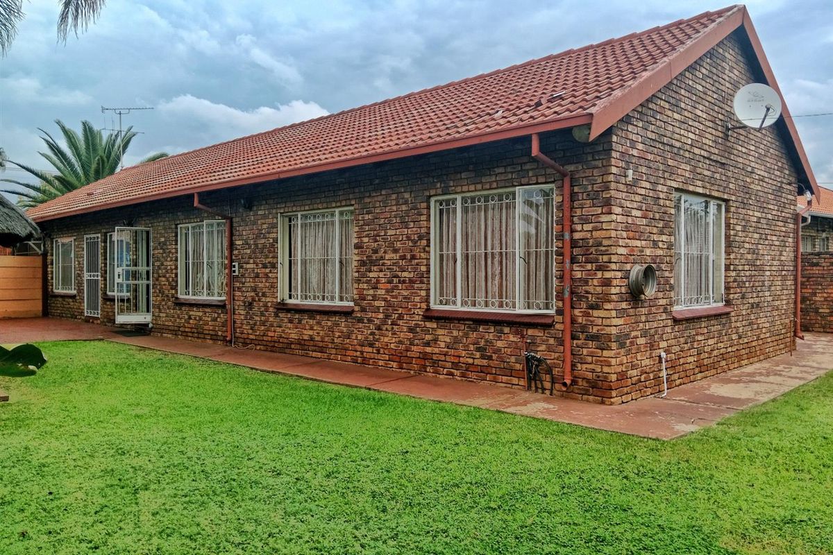 House For Sale in East Lynne, Pretoria. Prime Investment - Photo 3