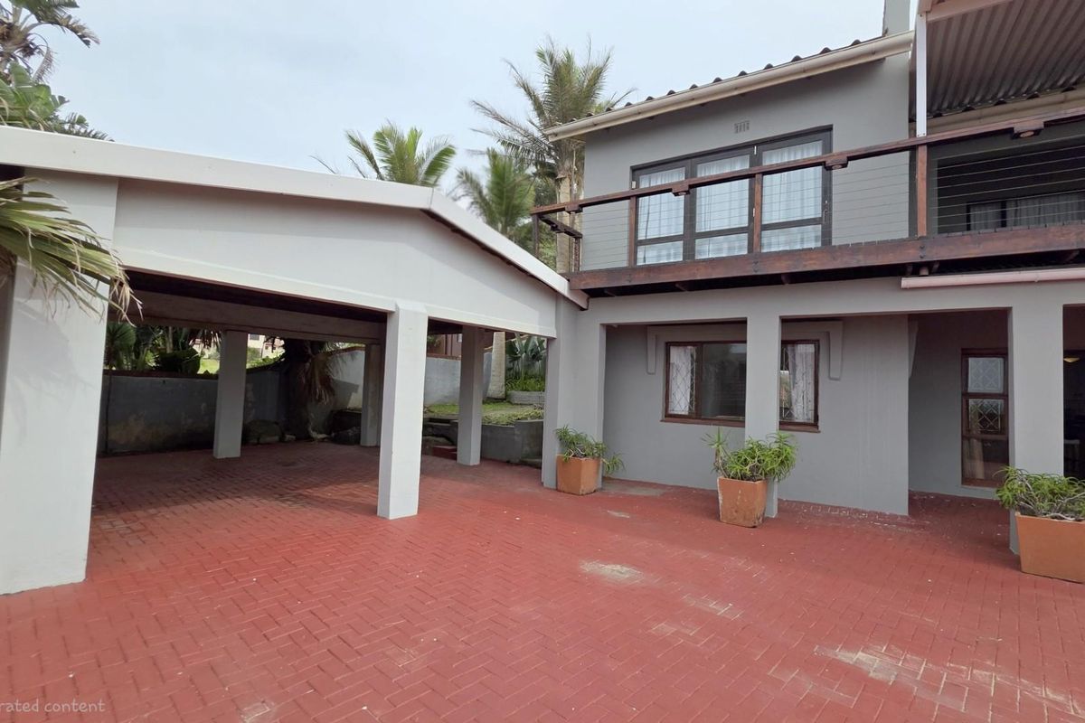 Beachfront home For Sale in Picturesque Port Edward, KwaZulu Natal - Photo 3