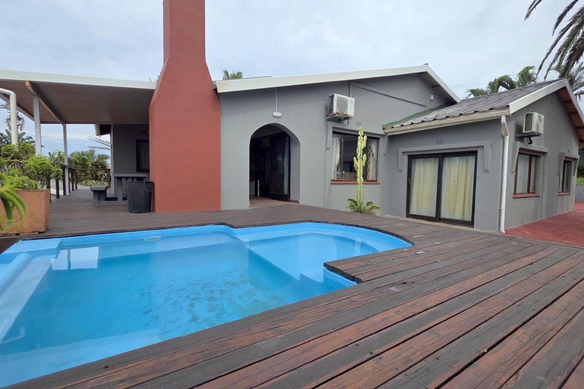 Beachfront home For Sale in Picturesque Port Edward, KwaZulu Natal - Photo 4