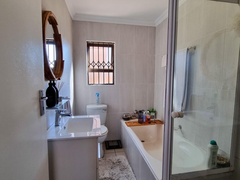 Apartment For Sale in Witfield, Boksburg - Photo 6