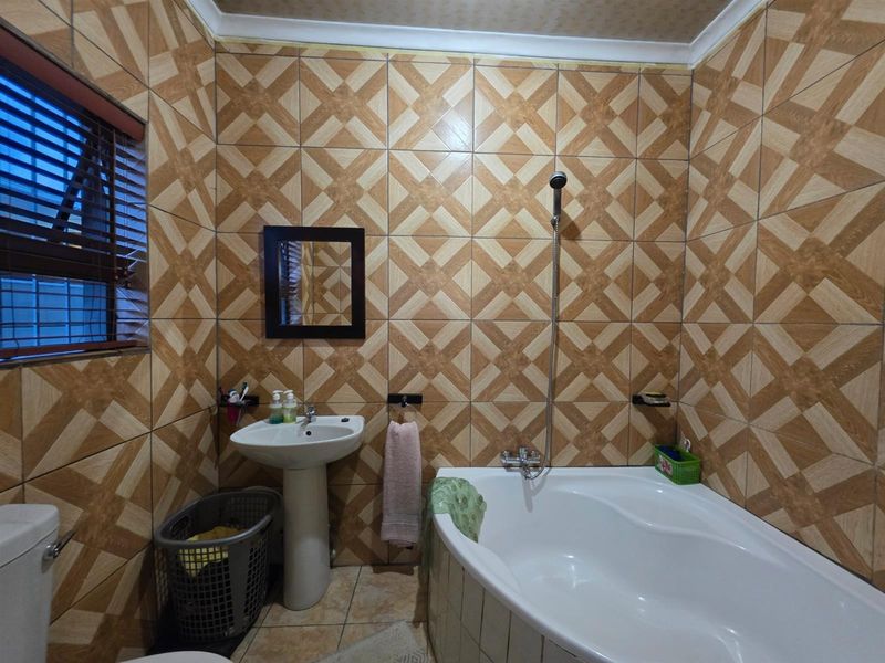 House For Sale in Brandwood, Kuils River - Photo 8