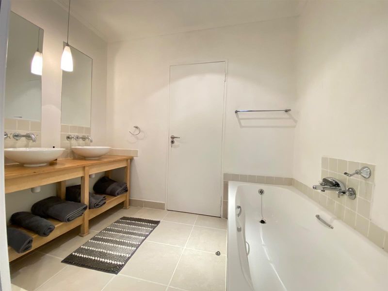 2-Bedroom Apartment To Rent in Morningside, Sandton - Photo 6