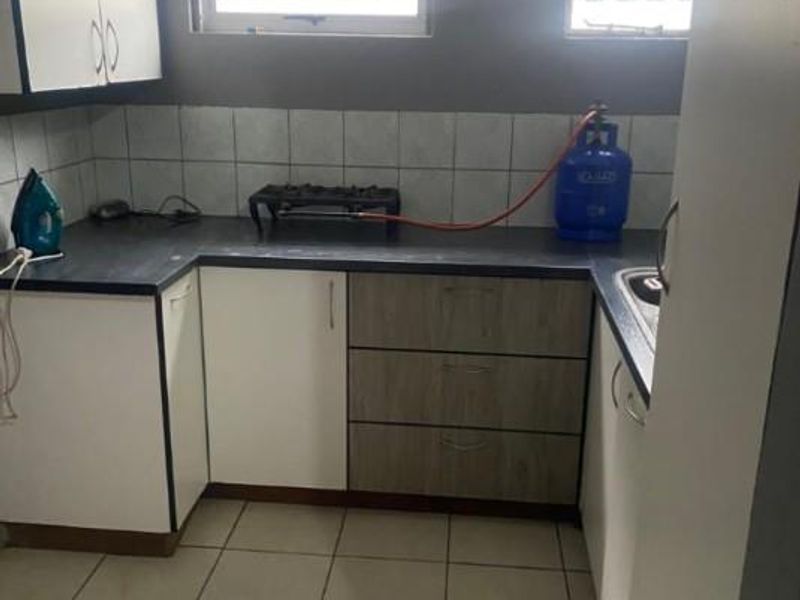 Dawn - Two Bedroom flat R4 300 p/m - Photo 2
